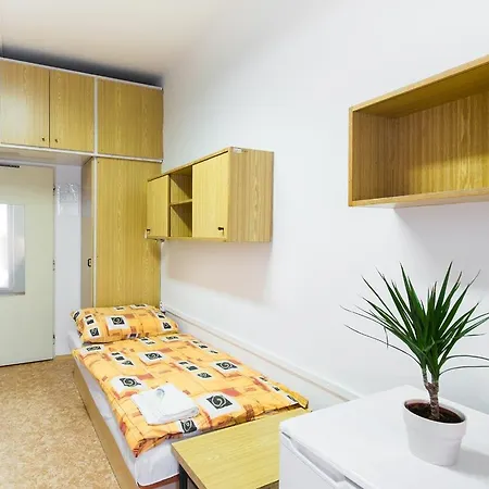 Gprooms - Listovy Koleje Hostel Μπρνο