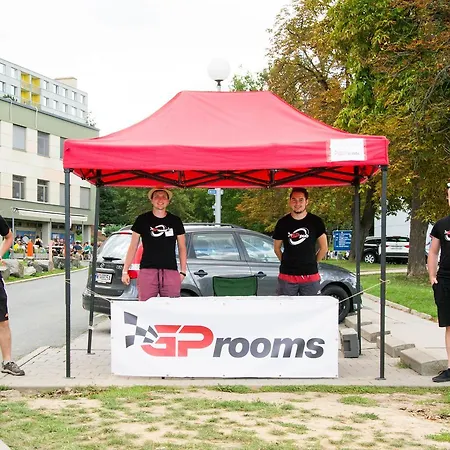 Gprooms - Listovy Koleje بيت شباب *
